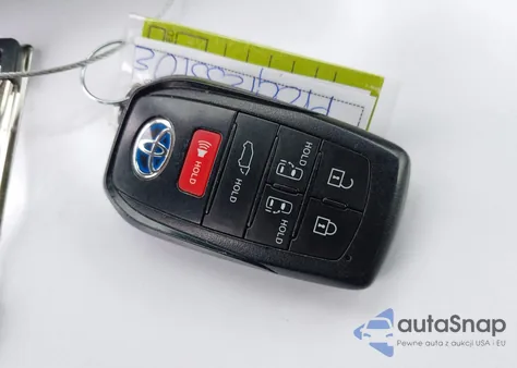 2021 Toyota Sienna Xle z USA, uszkodzony, nr VIN 5TDYSKFC6MS002087